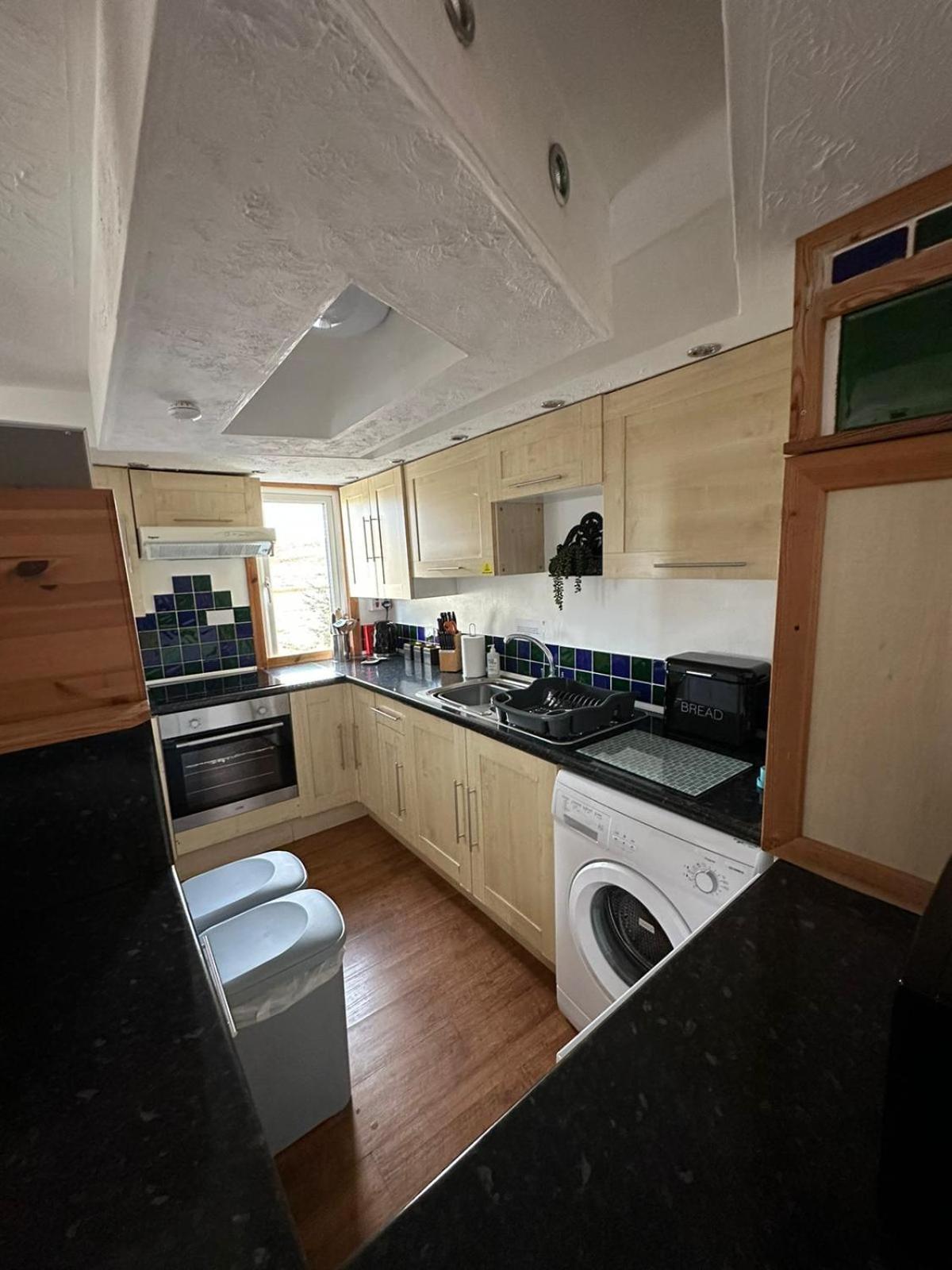 Self Catering Spacious Open Plan 3 Bed With Sea Views *