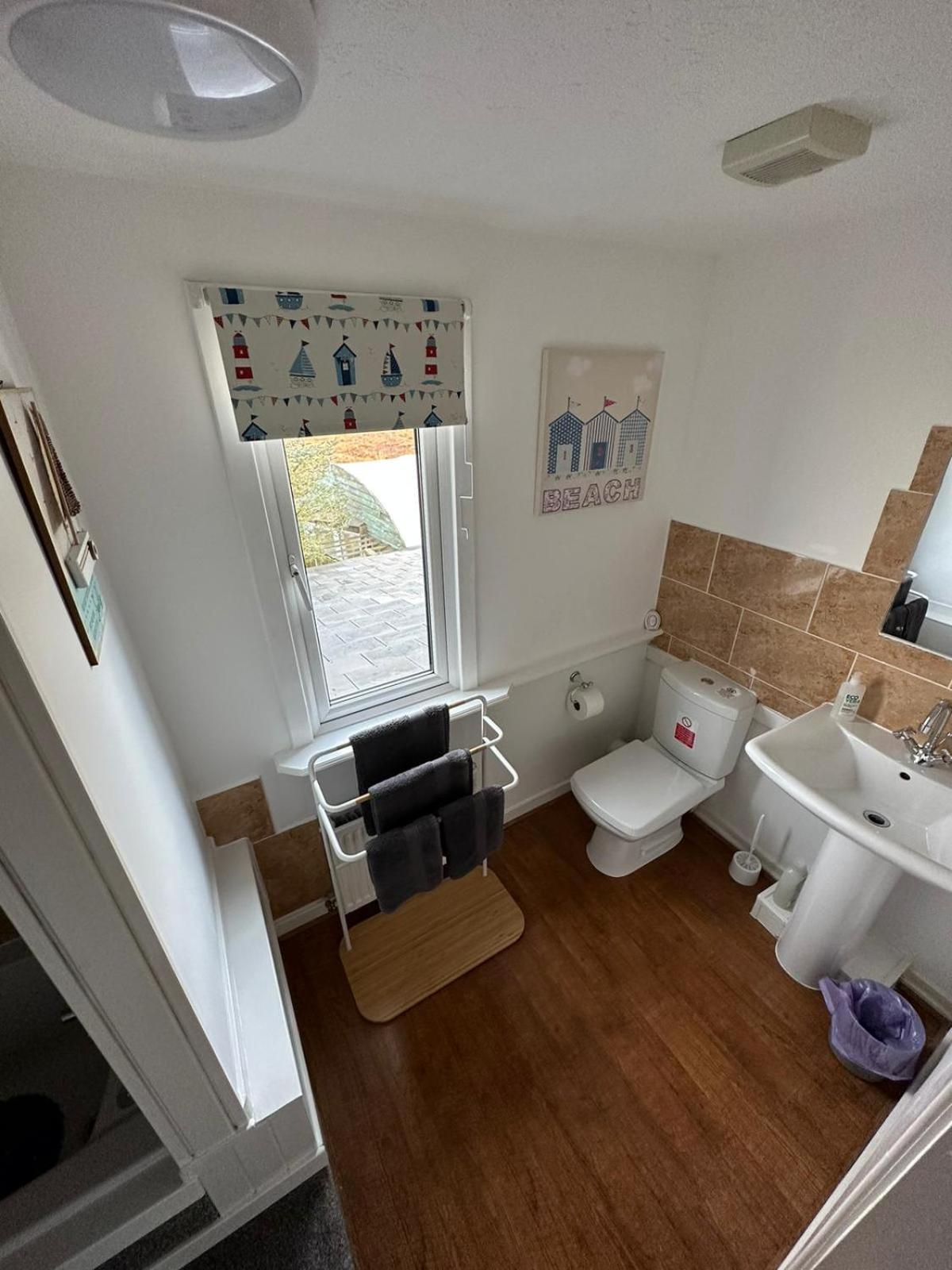 Self Catering Spacious Open Plan 3 Bed With Sea Views *