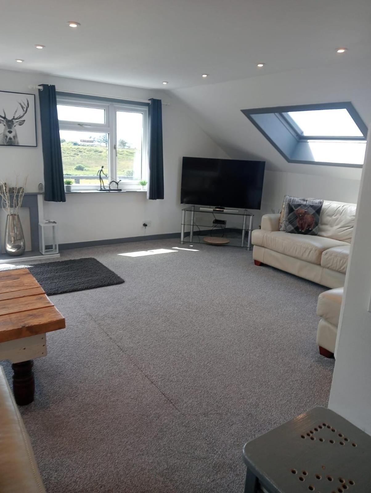 Self Catering Spacious Open Plan 3 Bed With Sea Views *