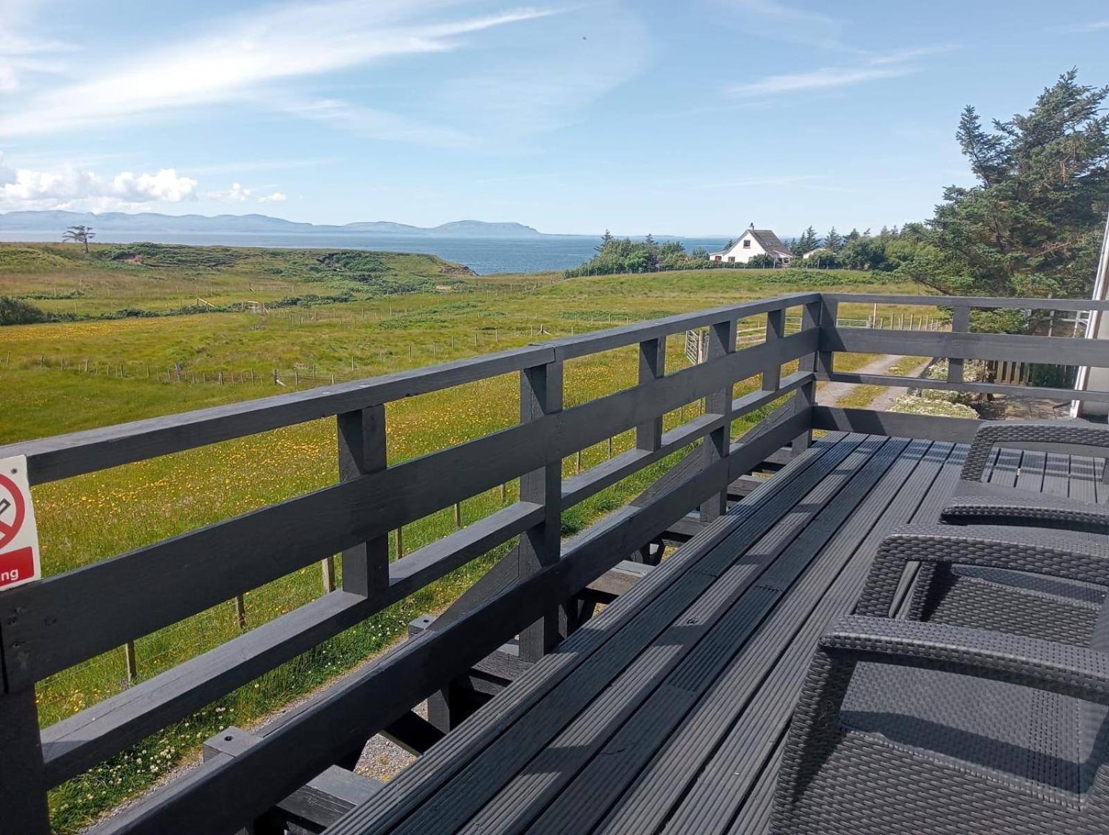 Self Catering Spacious Open Plan 3 Bed With Sea Views Apartment *